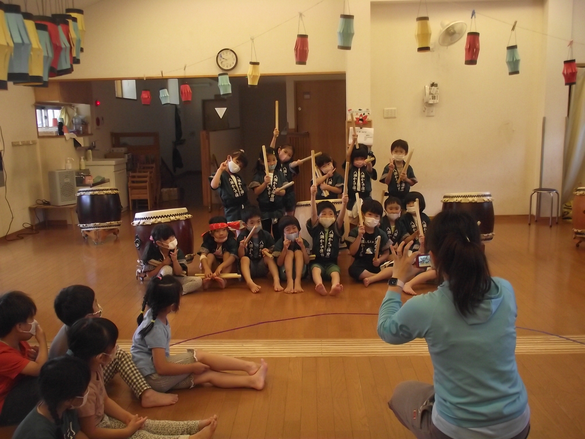 5歳児ぶどう組さんが練習してきた太鼓を披露する日。