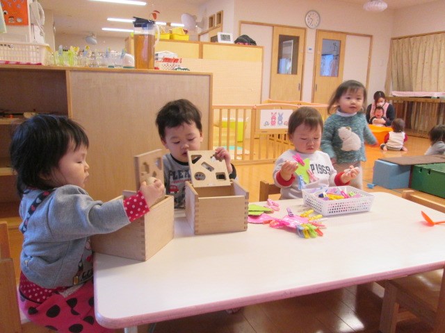 きょうの１歳児みかん組のひとこま・・