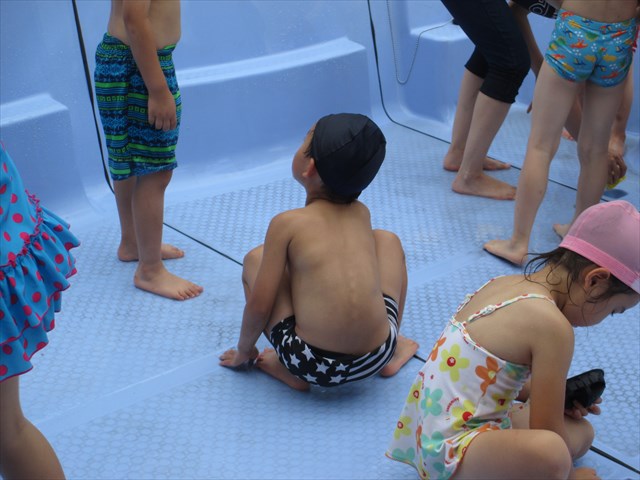 ぶどうぐみさん　プール掃除！！