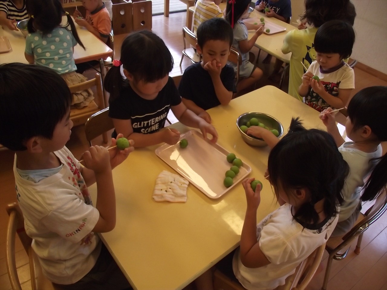 おいしい梅ジュースにな〜れ＜にじグループ＞