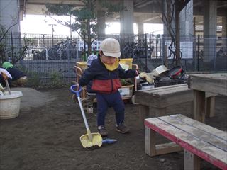 ポカポカ園庭で・・・